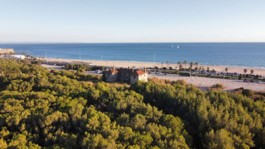 4 Bedroom Duplex Apartment with Pool and Garden, next to Carcavelos Beach, Property for sale in DL34737