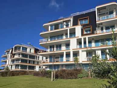 1 bedroom flat in Cascais Bay on the seafront, Property for sale in DL34811