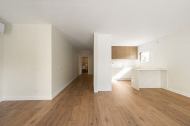 New 3 bedroom flat, with box for 2 cars, in the centre of Cascais, Property for sale in DL34936