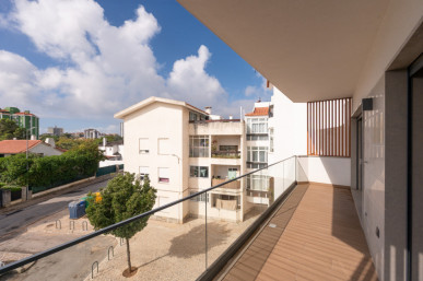 New 3 bedroom flat, with box for 2 cars, in the centre of Cascais, Property for sale in DL34936