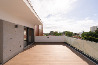 Penthouse T2+2 duplex, new, in Cascais, Property for sale in DL34938