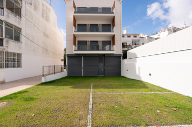 Penthouse T2+2 duplex, new, in Cascais, Property for sale in DL34938