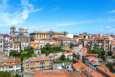 2 bedroom flat with garden, garage and storage, in downtown Porto, Property for sale in DL35344