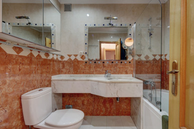 5 bedroom flat in Cascais with terrace, sea view and garage, Property for sale in DL35438