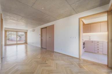 Padre Cruz 64, Property for sale in DL32566