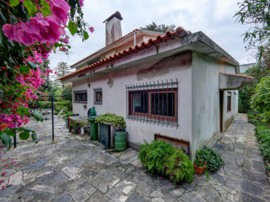 Villas on a plot of 1,000 m2, with swimming pool, in Caxias, Property for sale in DL35378