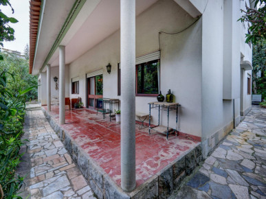 Villas on a plot of 1,000 m2, with swimming pool, in Caxias, Property for sale in DL35378