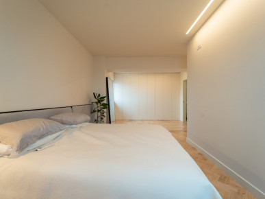 Renovated 4 bedroom flat in the centre of Porto, Property for sale in DL35800