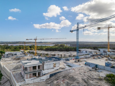 Plots with approved projects near Óbidos Lagoon, golf and the beach, Property for sale in Óbidos, Leiria, BL1318