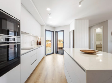 3 bedroom flat just steps from the sea, Property for sale in BL1298