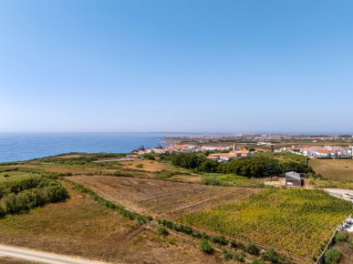 Plot of land with construction potential in São Bernardino - Peniche, Property for sale in Peniche, Peniche, BL1258