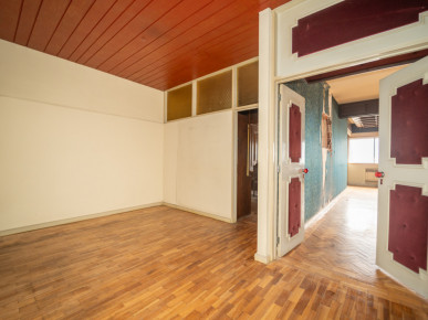 6 bedroom flat for renovation in the centre of Porto, Property for sale in DL35801