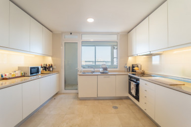 3 bedroom flat with 2 parking spaces, on Av. Boavista, Property for sale in DL32774