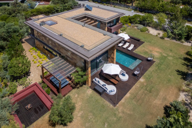 4 bedroom villa, near the beach, inserted in Troia Resort, Property for sale in DL33661