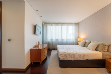 3 bedroom flat with 3 suites and closed box for 2 cars, in Canidelo, Property for sale in DL34238