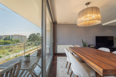 3 bedroom flat with 3 suites and closed box for 2 cars, in Canidelo, Property for sale in DL34238