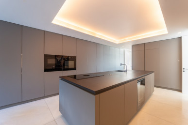 3 bedroom flat with river and sea views, in Foz do Douro, Property for sale in DL34803