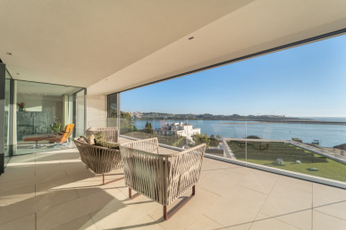 3 bedroom flat with river and sea views, in Foz do Douro, Property for sale in DL34803