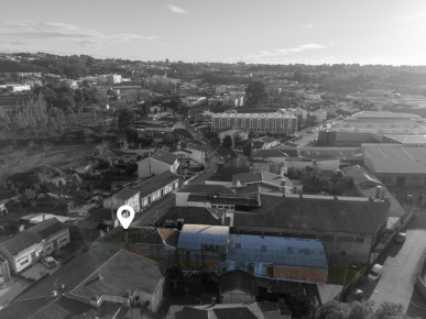 Building with 460m2 and large land, in Milheiros, Maia, Property for sale in DL35093