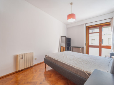 Apartamento T2 com varanda, na Baixa do Porto, Rua do Rosário, Property for sale in DL35461