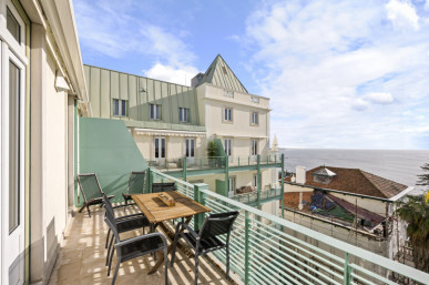 3 bedroom duplex flat, with 2 parking spaces, Monte Estoril, Property for sale in DL35793