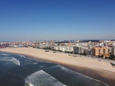 Studio with balcony on Av. Serpa Pinto, in Matosinhos, Property for sale in DL35805