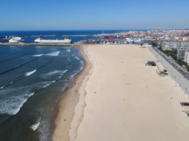 Studio with balcony on Av. Serpa Pinto, in Matosinhos, Property for sale in DL35805