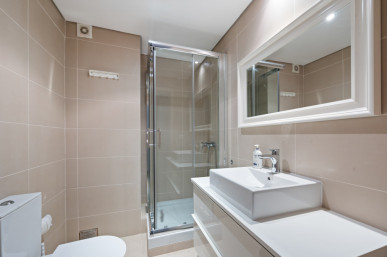 4 bedroom duplex flat in private condominium, central Cascais, Property for sale in DL35767