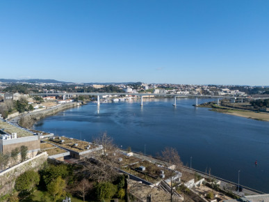 3+1 bedroom duplex flat, with panoramic views over the Douro River, Property for sale in DL36154