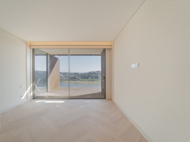 3+1 bedroom duplex flat, with panoramic views over the Douro River, Property for sale in DL36154