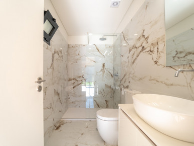 1+1 bedroom flat with garden in downtown Porto, Property for sale in DL36301