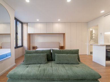 Furnished studio flat, in downtown Porto near Santa Catarina, Property for sale in DL35619