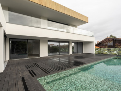 5+3 bedroom villa with swimming pool, garden and garage in Cascais, Property for sale in DL35821