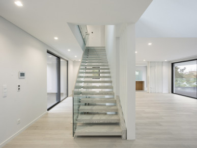 5+3 bedroom villa with swimming pool, garden and garage in Cascais, Property for sale in DL35821