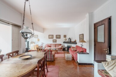 8 bedroom Property in Sintra, Property for sale in JL-75233