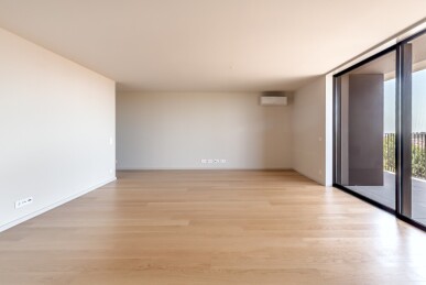 4 bedroom Property in Vila Nova de Gaia, Property for sale in JL-81565