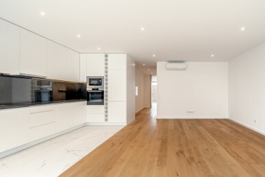 2 bedroom Property in Vila Nova de Gaia, Property for sale in JL-86743