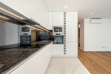 2 bedroom Property in Vila Nova de Gaia, Property for sale in JL-86743