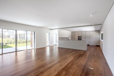 4 bedroom Property in Cascais, Property for sale in JL-87002