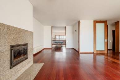 5 bedroom Property in Matosinhos, Property for sale in JL-90521