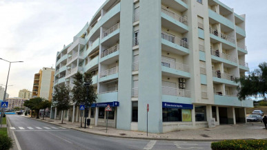 Cozy T1 Apartment Steps from Armação de Pêra Beach – Pool & Parking Included, Property for sale in Armação de Pêra, Silves, PP176165