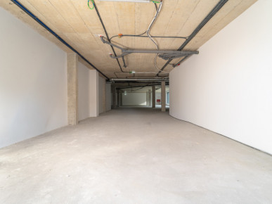 Shop with 546 m2 and garage, Senhora da Hora, Property for sale in DL36340