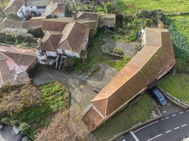 Farm with land, for recovery, in Santegãos, Property for sale in DL36350