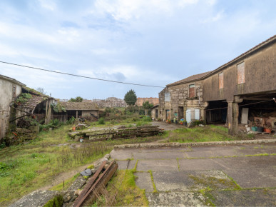 Farm with land, for recovery, in Santegãos, Property for sale in DL36350