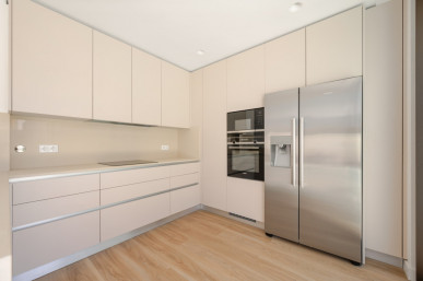 Detached 4 bedroom villa with 261m2 of ABP, with Pool and Garden, in Cascais, Property for sale in DL33462