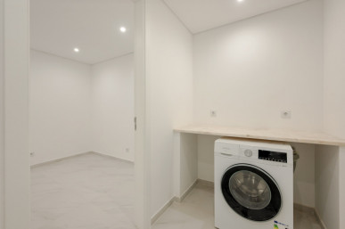 Detached 4 bedroom villa with 261m2 of ABP, with Pool and Garden, in Cascais, Property for sale in DL33462