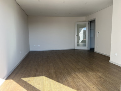 Flat T3 Sell in Cedofeita, Santo Ildefonso, Sé, Miragaia, São Nicolau e Vitória,Porto, Property for sale in RS-R21280