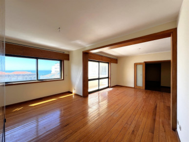 Flat T4 Sell in Aldoar, Foz do Douro e Nevogilde,Porto, Property for sale in RS-R21478