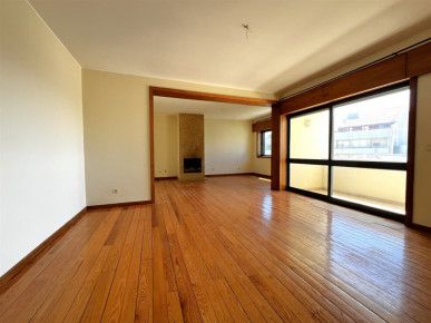 Flat T4 Sell in Aldoar, Foz do Douro e Nevogilde,Porto, Property for sale in RS-R21478