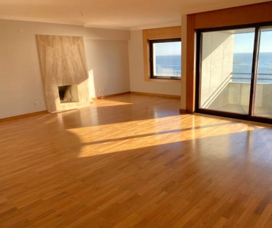 Flat T5 Sell in Aldoar, Foz do Douro e Nevogilde,Porto, Property for sale in RS-R21567